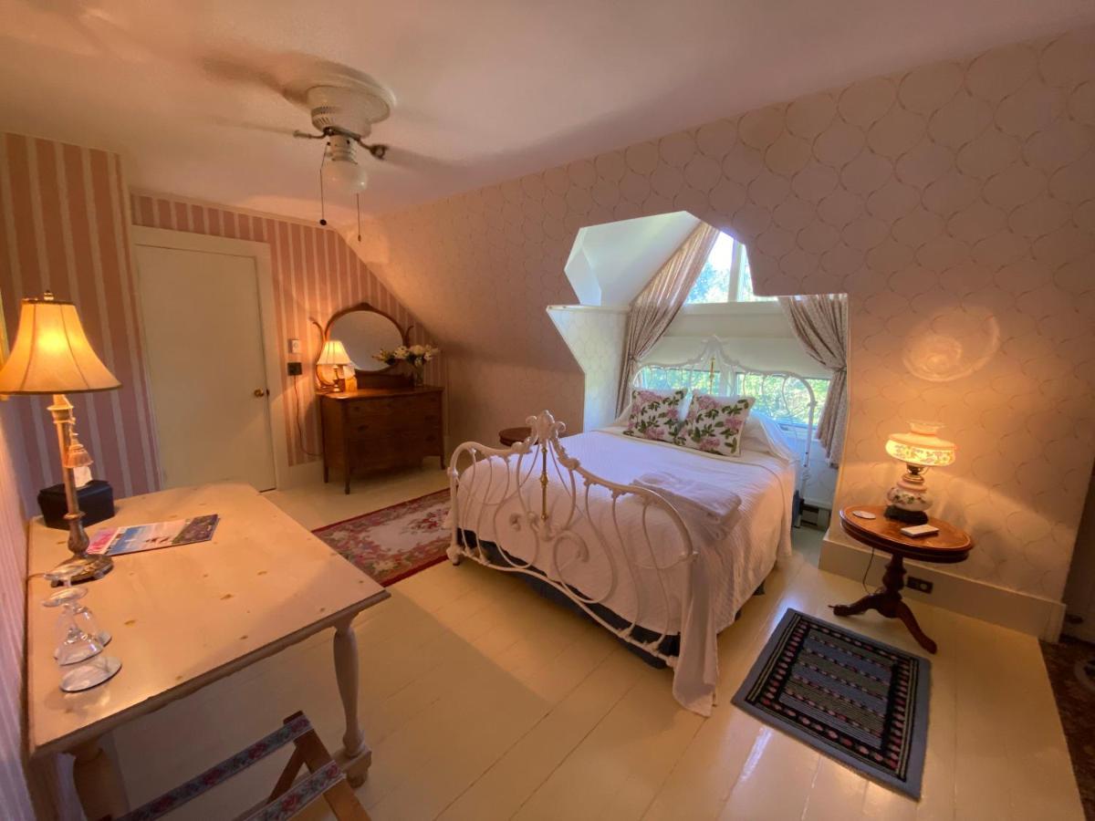 Victorian By The Sea Bed & Breakfast Lincolnville Exterior foto
