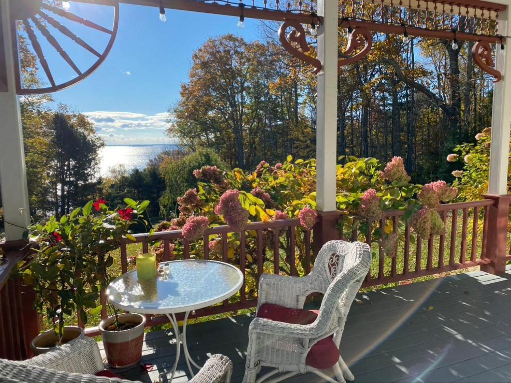 Victorian By The Sea Bed & Breakfast Lincolnville Exterior foto