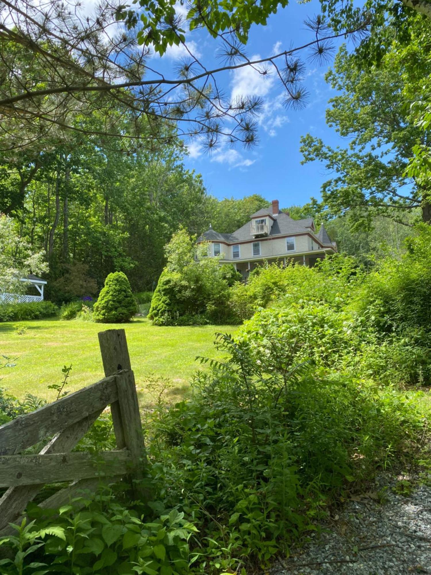 Victorian By The Sea Bed & Breakfast Lincolnville Exterior foto