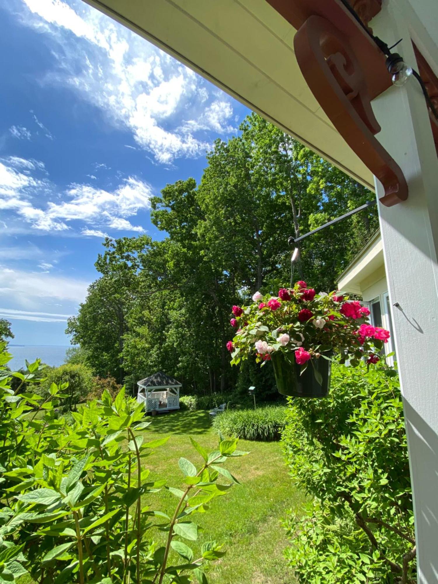 Victorian By The Sea Bed & Breakfast Lincolnville Exterior foto