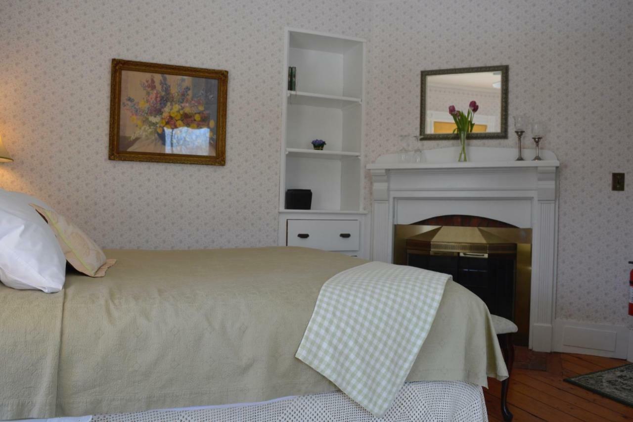 Victorian By The Sea Bed & Breakfast Lincolnville Exterior foto