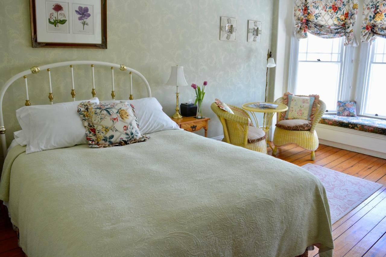 Victorian By The Sea Bed & Breakfast Lincolnville Exterior foto